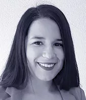 Portrait de Jade Frossard, Thérapeute Complémentaire Ortra TC Comptable, formateur.ice chez Equilibre Formation