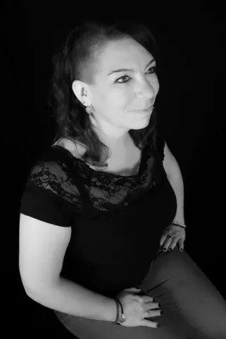 Portrait de Roxanne Burnier, Thérapeute Complémentaire Ortra TC Kinésiologie, formateur.ice chez Equilibre Formation